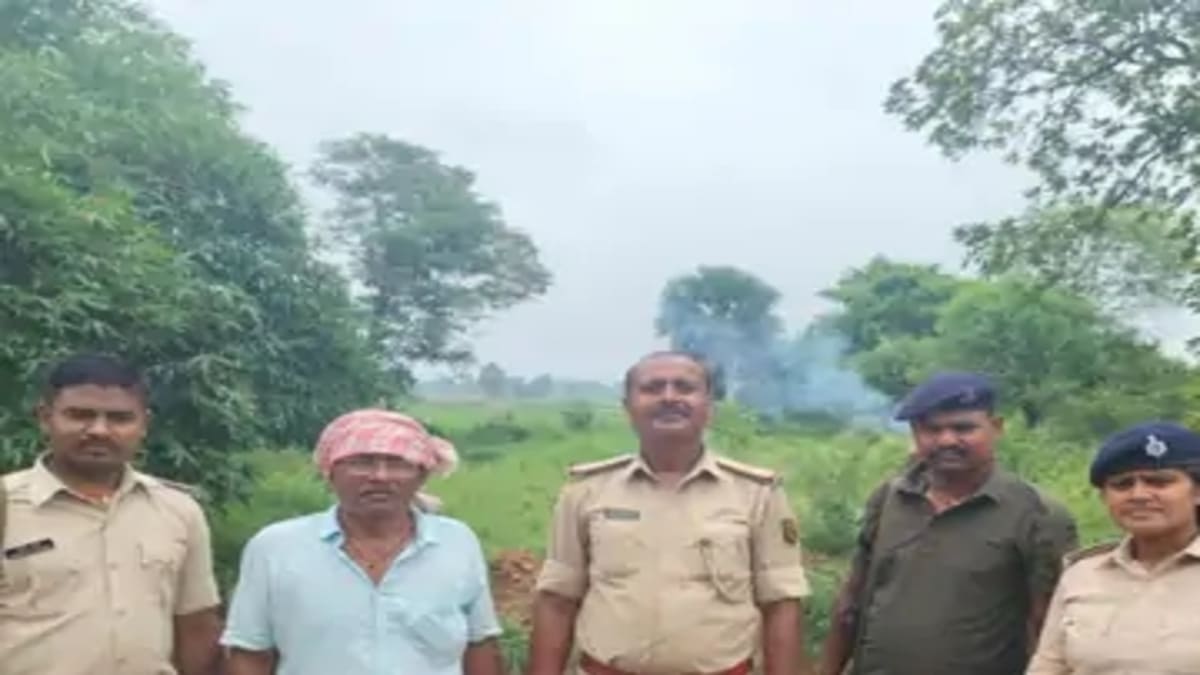 नवविवाहिता की संदिग्ध मौत, जलती चिता से पुलिस ने बचाई राख, मायके वालों ने लगाया हत्या का आरोप