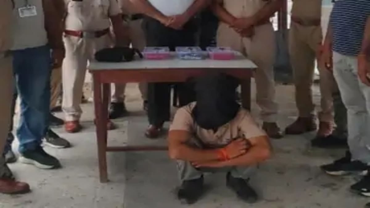 गयाजी जंक्शन पर बड़ी कार्रवाई, 22 लाख की अफीम के साथ तस्कर गिरफ्तार