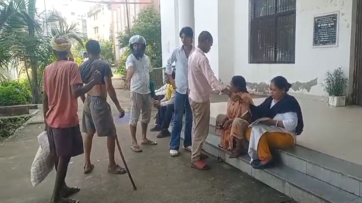 तेज रफ्तार पिकअप वैन की चपेट में आने से व्यक्ति की मौत, घर से दुकान जाते समय हुआ हादसा