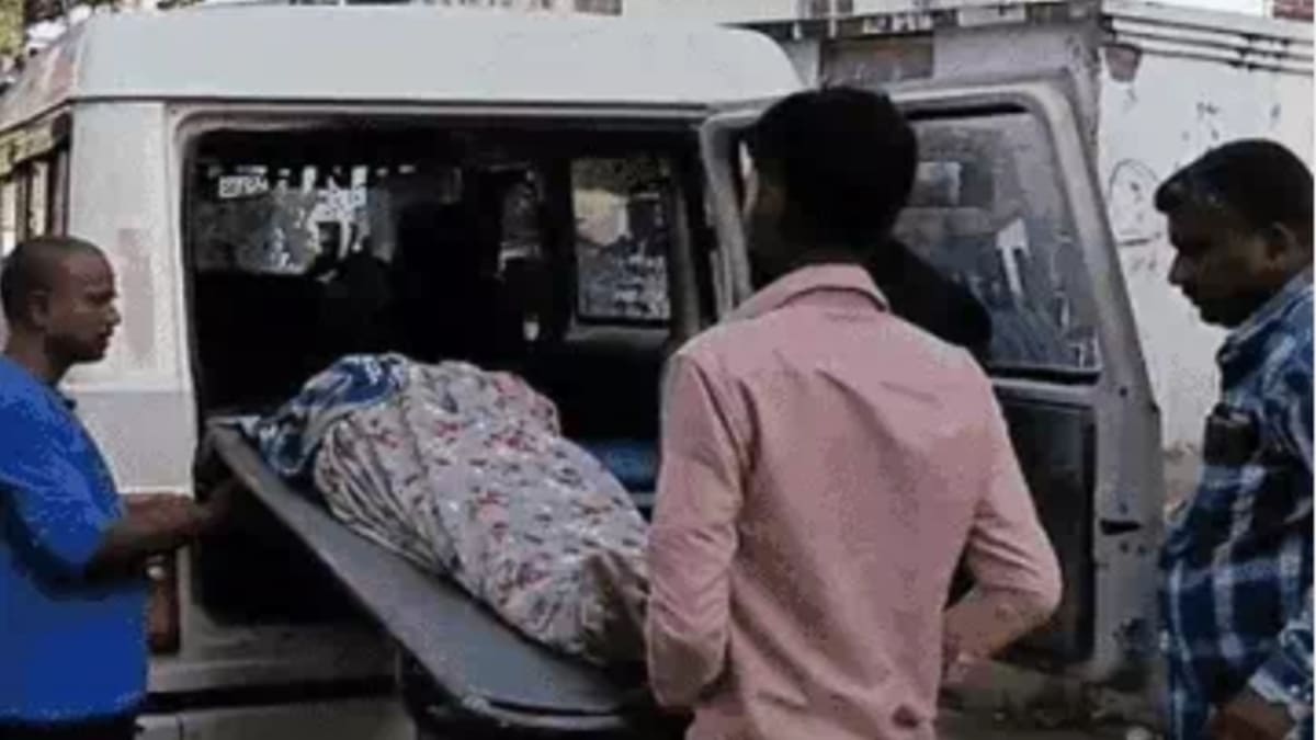 रसोई गैस सिलेंडर लीक होने से लगी भीषण आग, मां की मौत और 5 साल की बेटी घायल