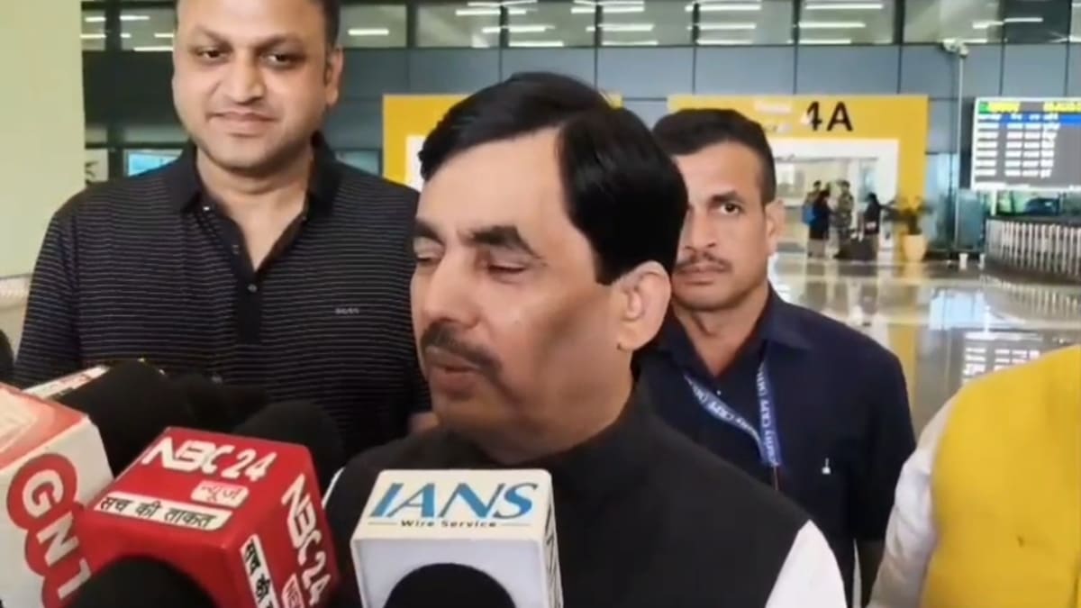 शाहनवाज हुसैन का लालू-तेजस्वी पर तीखा हमला, बोले- अब आखिरी सांसें गिन रही है RJD