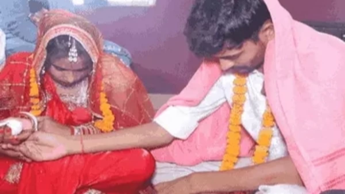 प्यार में पागल प्रेमिका: 250 किमी दूर चेकपोस्ट पर किया हंगामा, फिर सिपाही प्रेमी से थाने के सामने रचाई शादी
