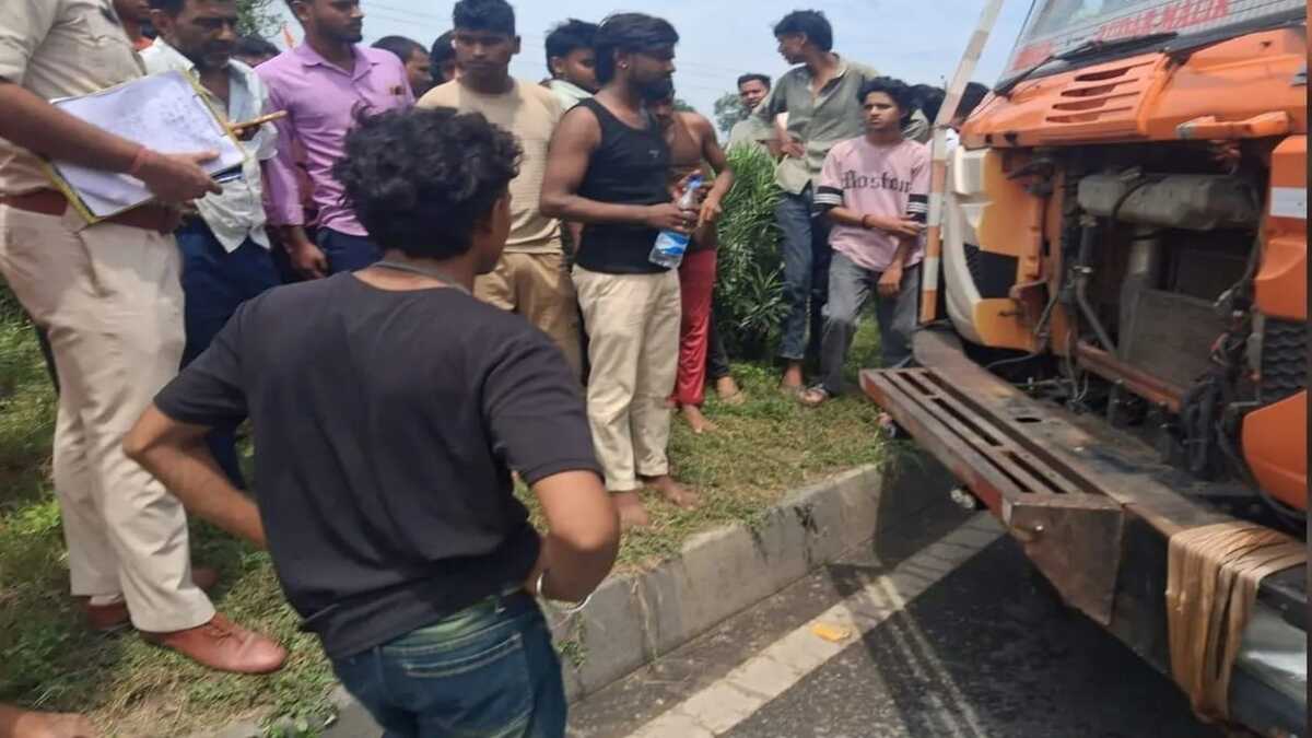 गोपालगंज में अनियंत्रित हुआ बालू लदा ट्रक, ससुर-बहू की मौके पर भी मौत