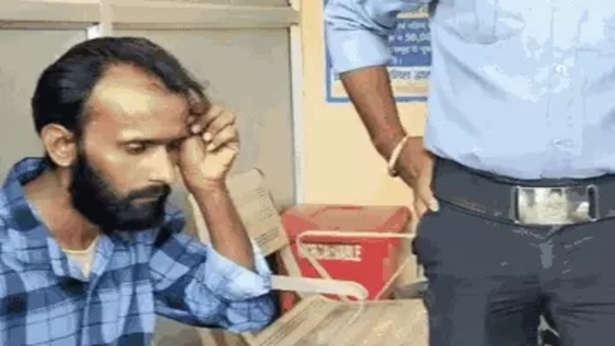 पूर्णिया मेडिकल कॉलेज में चोरी करते रंगे हाथ पकड़ाया युवक, स्मैक की लत ने बनाया चोर