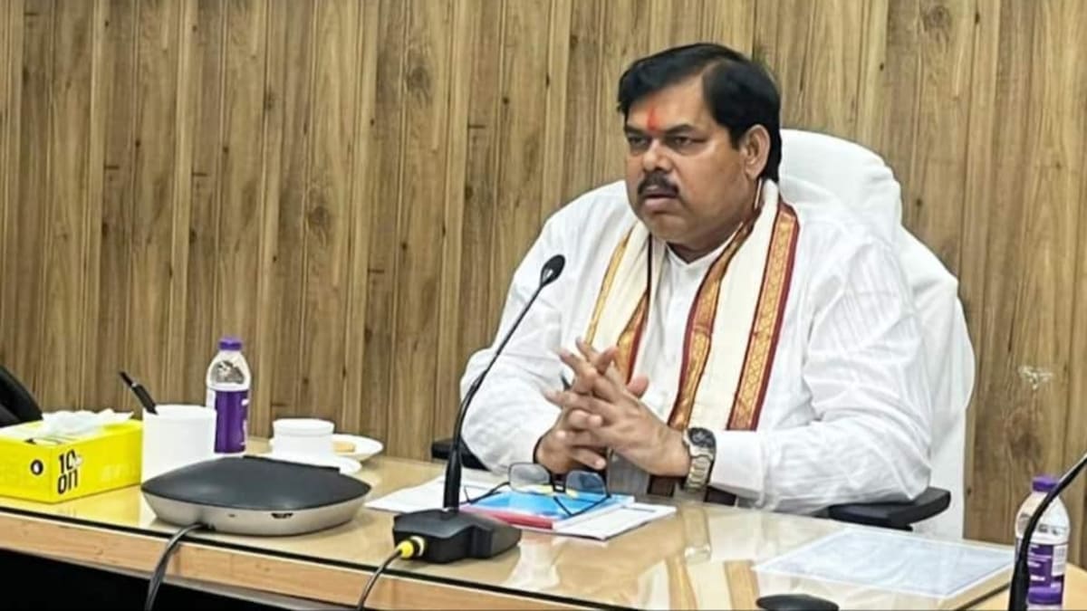 ट्रांसफर के चक्कर में स्कूल से गायब रहने वाले गुरुजी नपे, 3000 शिक्षकों पर गिरी गाज, कई निलंबित और वेतन कटा