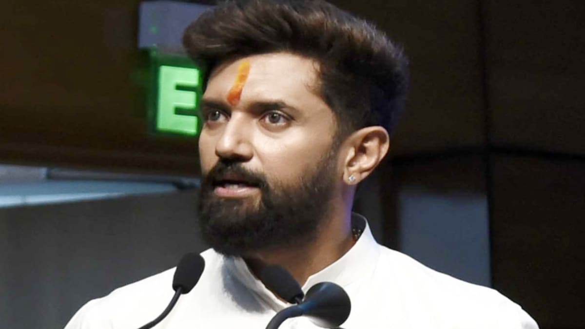 आरक्षण पर गरमाई सियासत, चिराग पासवान के इस्तीफे की मांग पर मांझी और संतोष सुमन का पलटवार