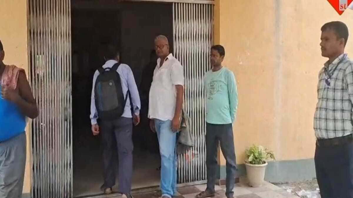 लघु जल संसाधन विभाग के इंजीनियर हरेंद्र कुमार के 4 ठिकानों पर SVU की छापेमारी
