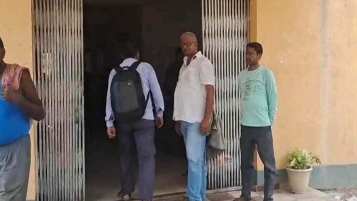 लघु जल संसाधन विभाग के इंजीनियर हरेंद्र कुमार के 4 ठिकानों पर SVU की छापेमारी