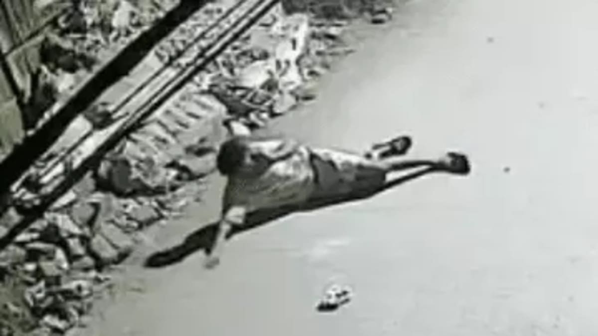 SSP ले रहे थे क्राइम मीटिंग, प्रापर्टी डीलर को बदमाशों ने मारी 4 गोलियां, हालत गंभीर