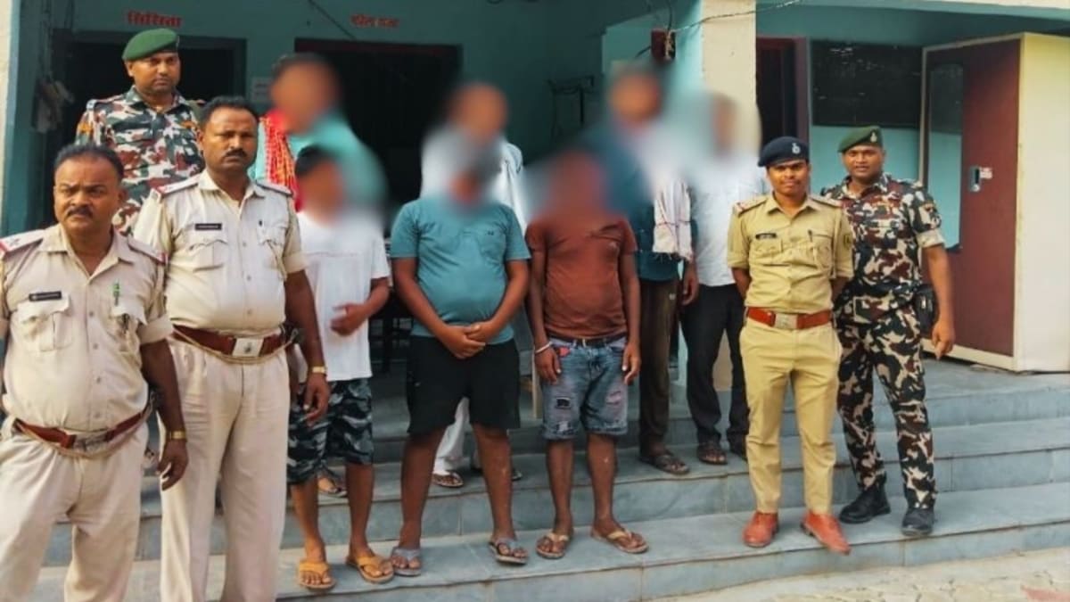 बगीचे में चल रहे जुए के अड्डे पर छापा, 7 जुआरी गिरफ्तार, नकदी और वाहन जब्त