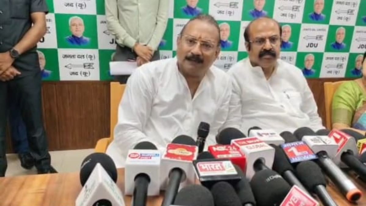 जनसुनवाई पर घमासान और 1500 के डस्टबिन पर 15000 के खर्च का आरोप, मंत्री अशोक चौधरी ने दिया जवाब