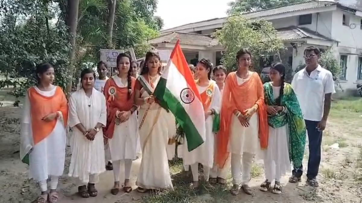 सहरसा में एएनएम छात्राओं ने निकाली भव्य तिरंगा यात्रा, गूंजे देशभक्ति के नारे