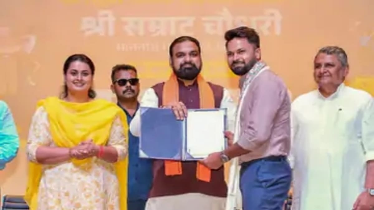आकाशदीप और मुकेश कुमार की डीएसपी नौकरी पर 5 साल की शर्त, क्रिकेट खेलना रहना होगा अनिवार्य