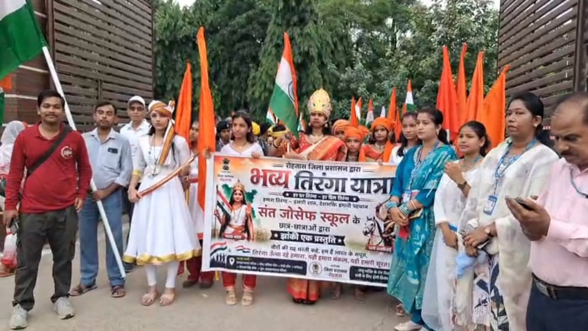 सासाराम में उमड़ा देशभक्ति का जनसैलाब: प्रभारी मंत्री डॉ के नेतृत्व में निकाली गई भव्य तिरंगा यात्रा