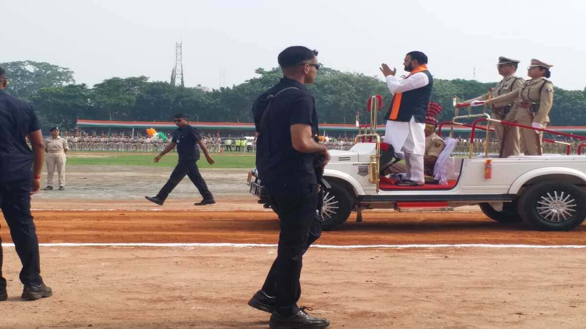 गांधी मैदान में मुख्यमंत्री सम्राट चौधरी ने फहराया तिरंगा: 80वें स्वतंत्रता दिवस पर सुरक्षा के पुख्ता इंतजाम, 13 विभागों की निकली झांकियां