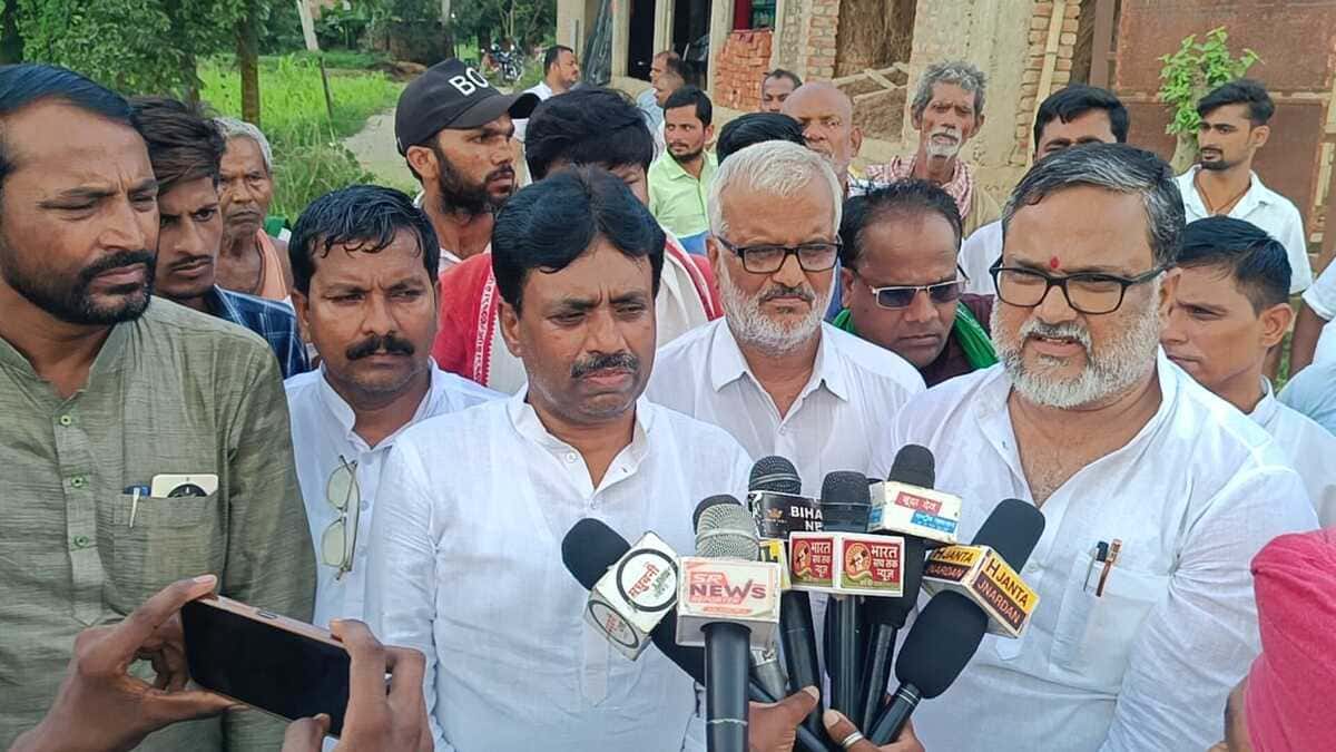 रौशन यादव की संदिग्ध मौत: कांग्रेस-राजद शिष्टमंडल ने पीड़ित परिवार से की मुलाकात, उच्चस्तरीय जांच की मांग