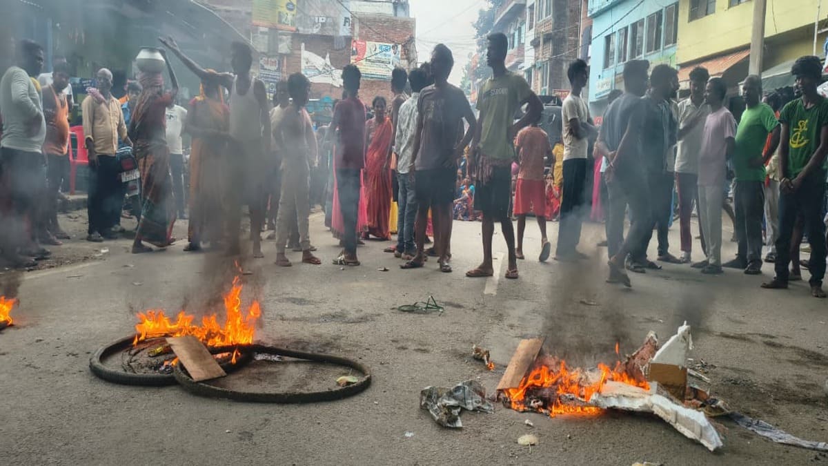 नालंदा में दिल दहला देने वाली वारदात, 13 दिन… गायब बेटा मिला मुर्दा! पुलिस पर भड़के परिजनों ने फूंके टायर