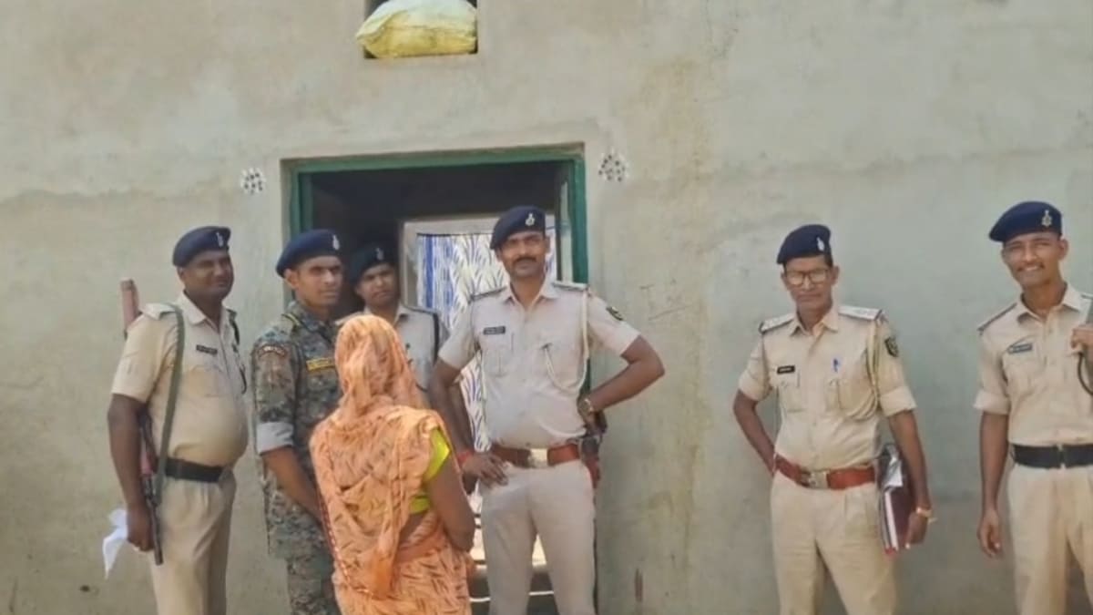 दिनारा के जोगिया हत्याकांड: 13 दिन बाद भी तनाव बरकरार, पुलिस छावनी में बदला गांव, डीएम-एसपी खुद रख रहे नजर