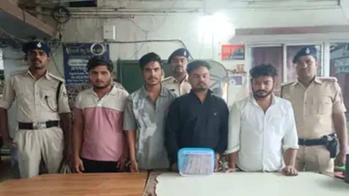 पटना में सक्रिय चेन स्नेचिंग गिरोह का पर्दाफाश: SIT की बड़ी कार्रवाई में 4 शातिर गिरफ्तार, हथियार और नकद बरामद