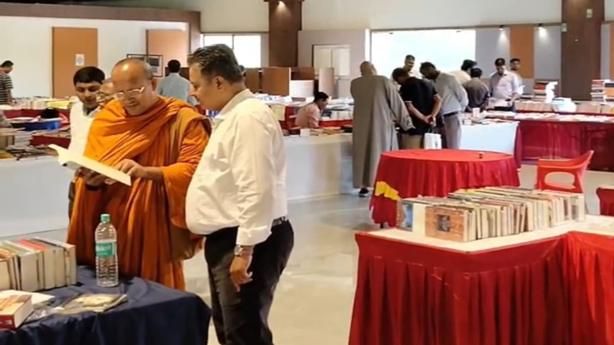 नालंदा विश्वविद्यालय में सजी भव्य पुस्तक प्रदर्शनी, देश-विदेश की दुर्लभ किताबों का महाकुंभ
