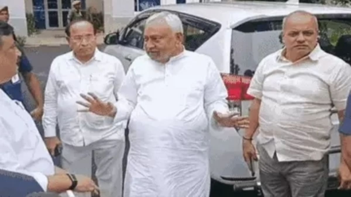​नीतीश के सामने लगे सुपर CM जिंदाबाद के नारे, राजद बोली- एनडीए में सब ठीक नहीं