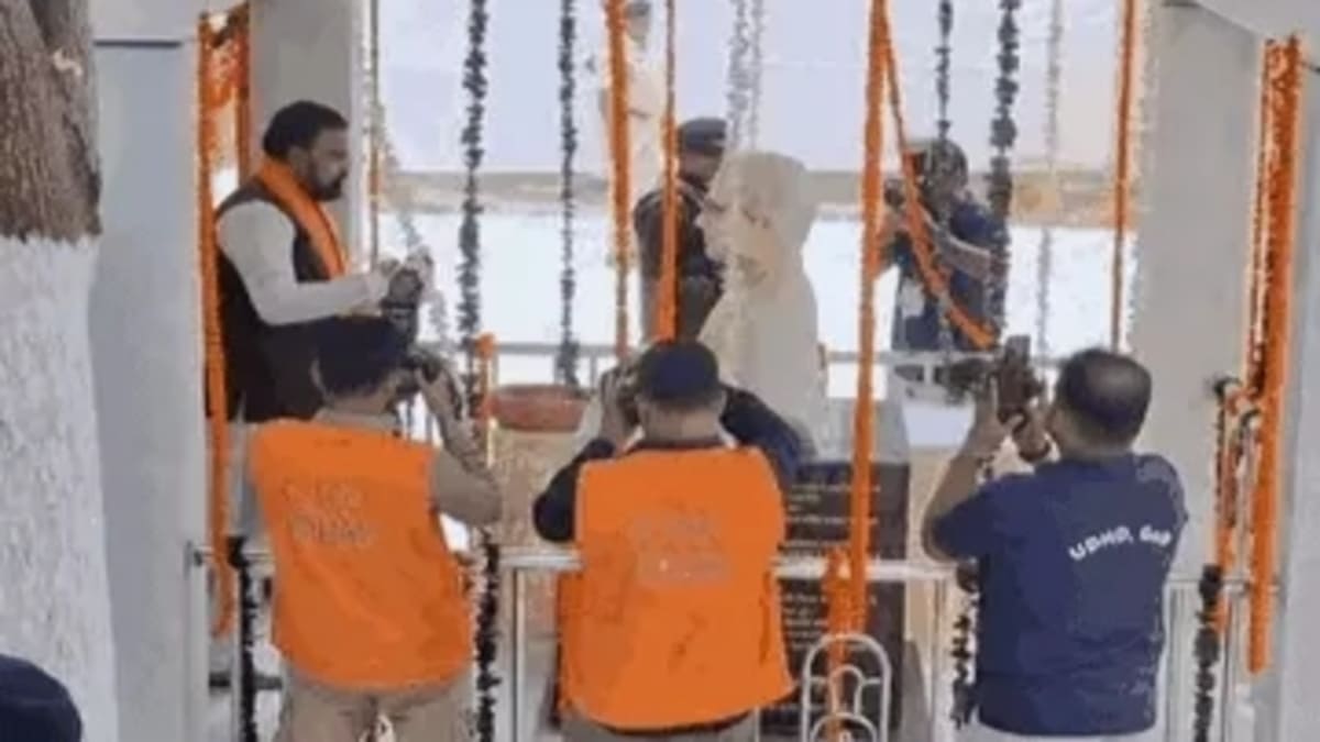 सीएम सम्राट ने की डॉ. जगन्नाथ मिश्र की प्रतिमा का अनावरण, कोसी-मेची प्रोजेक्ट का लिया जायजा