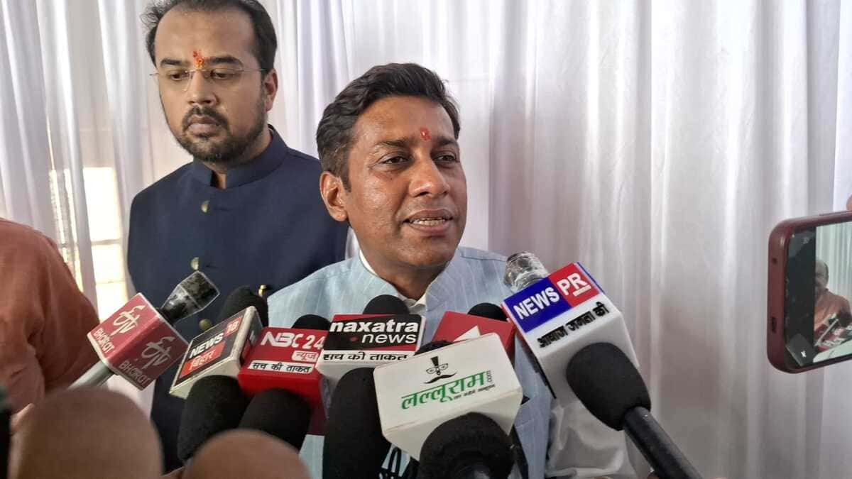 बच्चों ने सीखी लोकतंत्र की ABCD, पटना के स्कूल में लगी छात्र संसद, संविधान और अनुशासन का मिला अनूठा पाठ