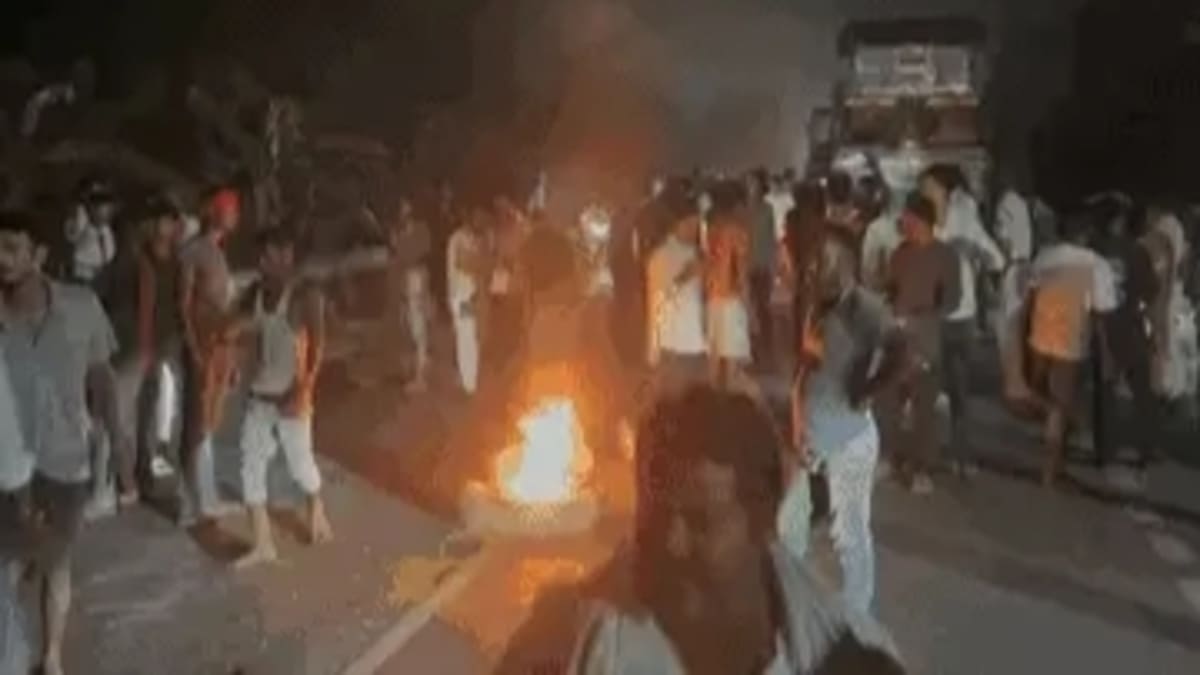 मुजफ्फरपुर-सीतामढ़ी हाईवे पर भीषण सड़क हादसा, ट्रक की टक्कर से 1 की मौत, 3 गंभीर रूप से घायल