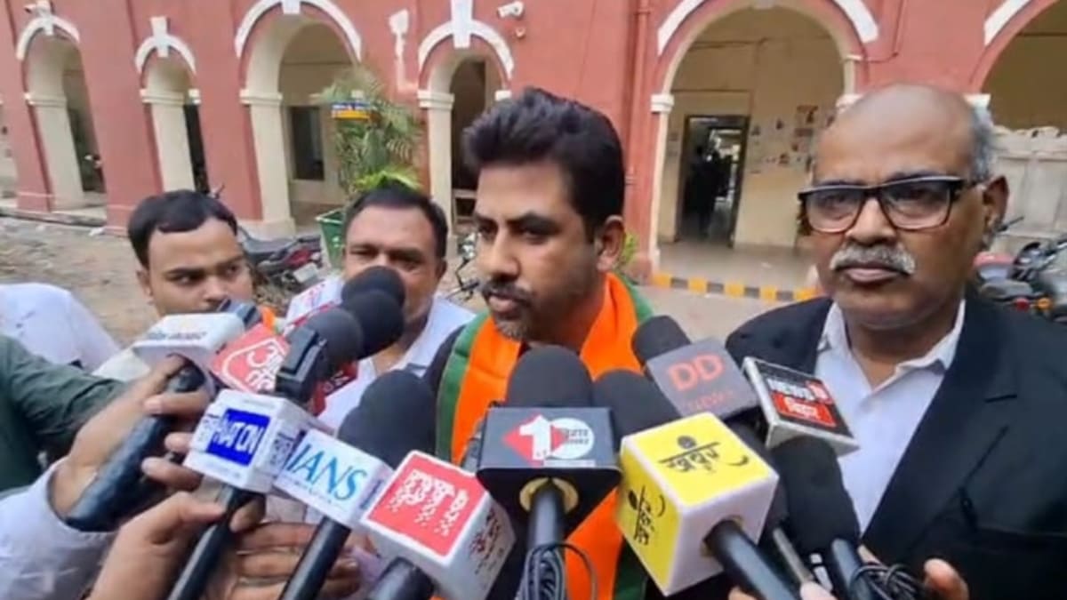बिहार में बीजेपी ने तेजस्वी के खिलाफ क्यों दर्ज कराई FIR, कार्रवाई की मांग