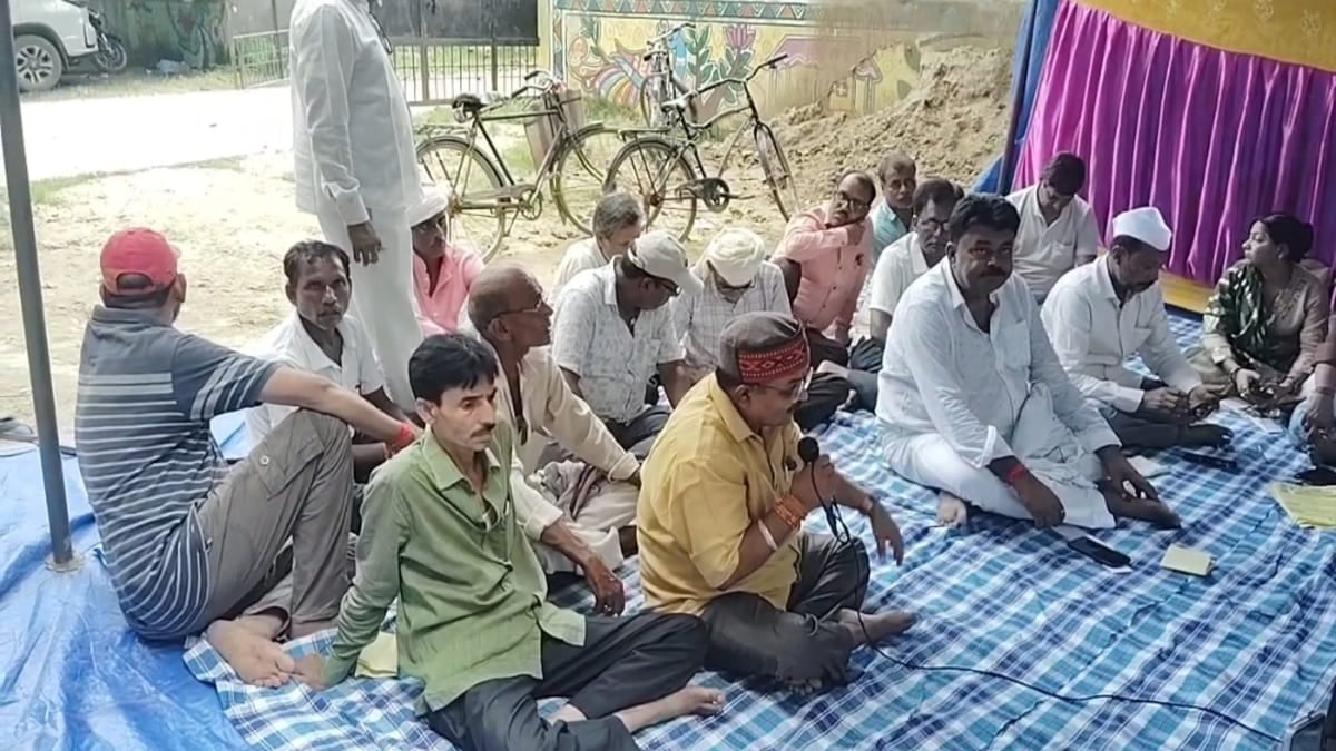 वित्त रहित शिक्षा नीति के खिलाफ कांग्रेस का एक दिवसीय धरना, उग्र आंदोलन की चेतावनी