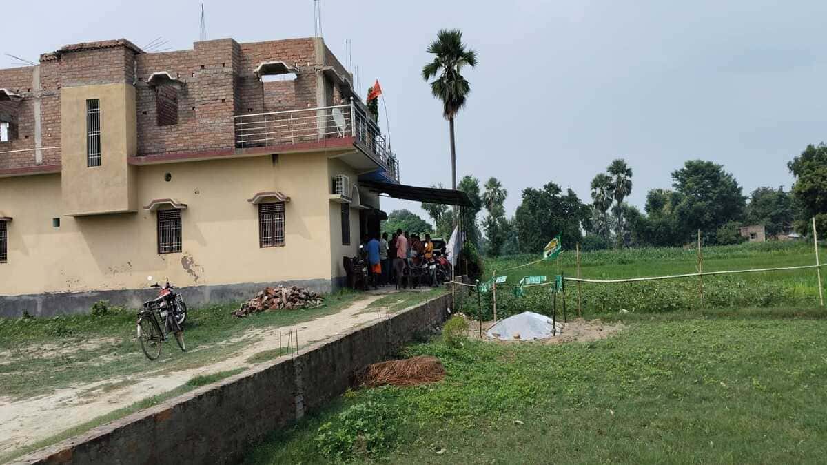 छपरा में शव दफनाने को लेकर दो पक्ष आमने-सामने, पुलिस ने मामला कराया शांत
