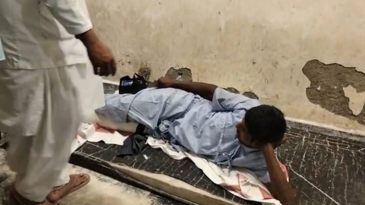 दरभंगा में लावारिस मरीज को जमीन पर घसीटा, वीडियो वायरल होने पर मचा हड़कंप