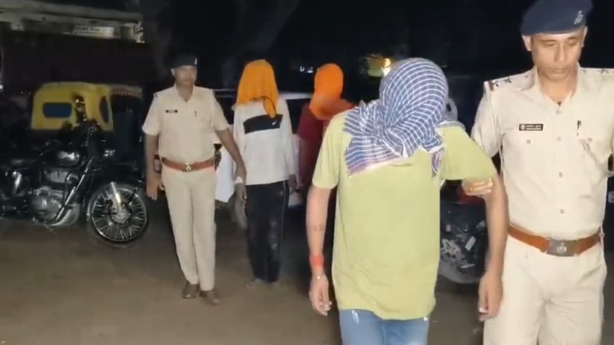 मनेर थाना गेट पर ताबड़तोड़ फायरिंग, पुलिस ने 30 मिनट में तीन अपराधियों को दबोचा, हथियार और बाइक बरामद