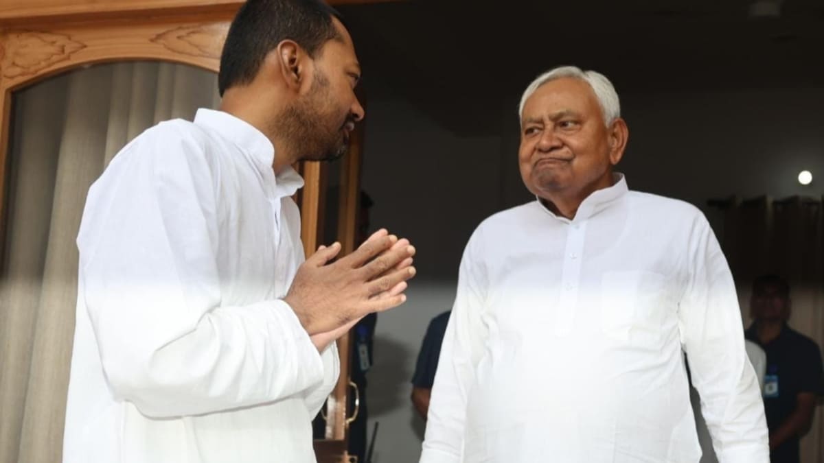 स्वास्थ्य मंत्री निशांत ने सीतामढ़ी दौरे से पहले पूर्व सीएम नीतीश कुमार से लिया आशीर्वाद