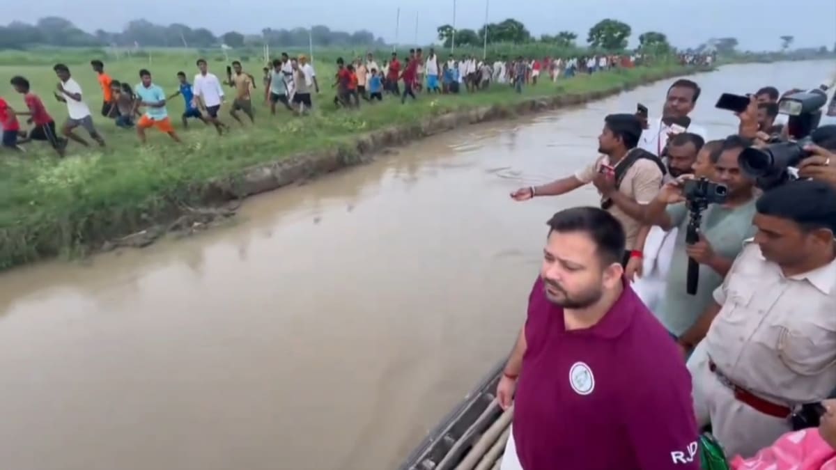तेजस्वी ने राघोपुर में गंगा के बढ़ते जलस्तर और कटावग्रस्त इलाकों का किया दौरा, अधिकारियों को दिए सख्त निर्देश