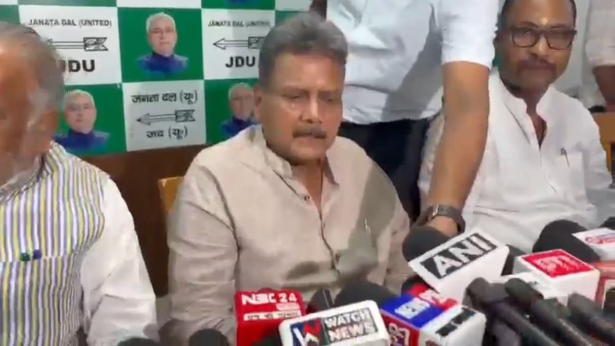 फरक्का बांध के फाटक खोलने की मांग पर गरमाई सियासत, मंत्री ने CM की पहल को बताया गेम-चेंजर!