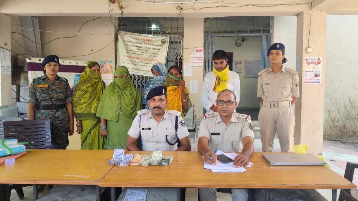 ​मोतिहारी में नवजात शिशु की खरीद-बिक्री में माता-पिता समेत पांच गिरफ्तार, 1.50 लाख रुपये और बच्चा बरामद