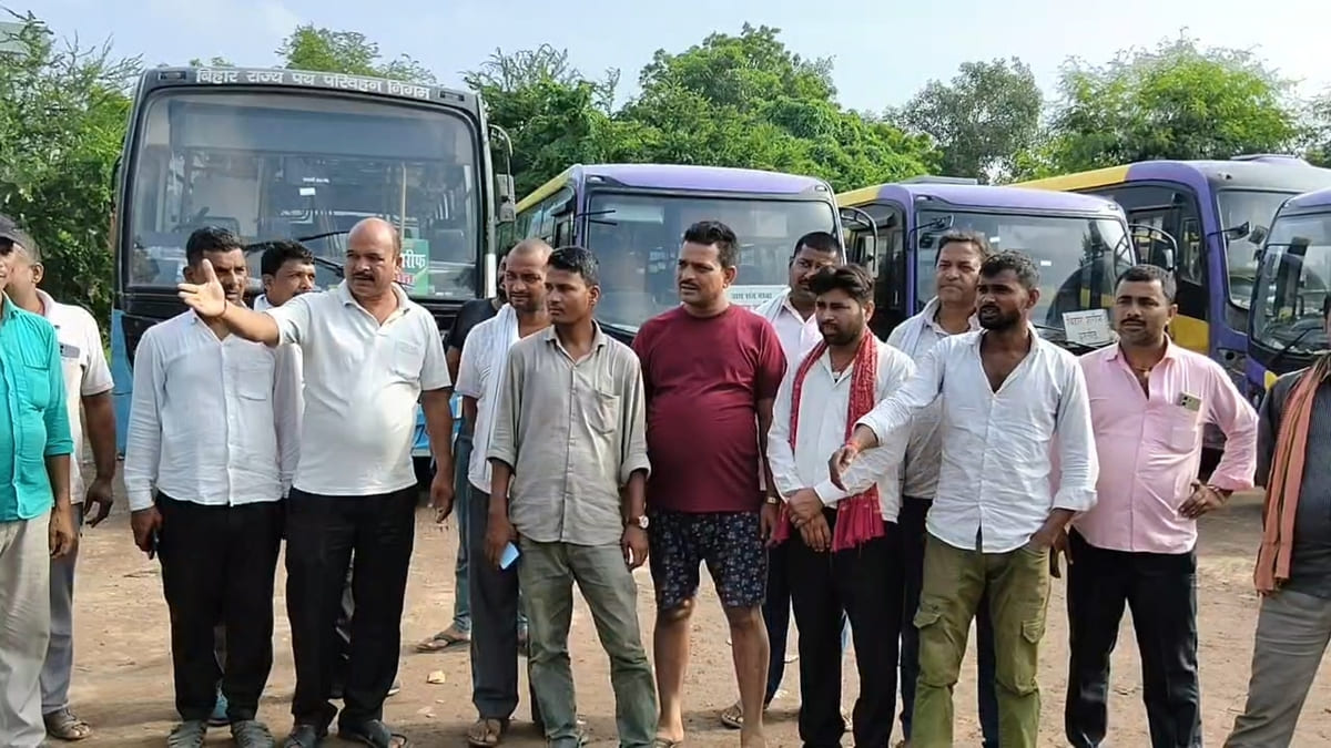 सरकारी बस सेवा ठप, निजी संचालकों की दबंगई और उत्पीड़न के खिलाफ अनिश्चितकालीन हड़ताल पर चालक