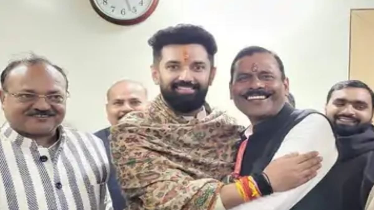 चिराग पासवान ने राजू तिवारी को हटाया, 26 करोड़ के मालिक सुरेंद्र विवेक को सौंपी बिहार की कमान!