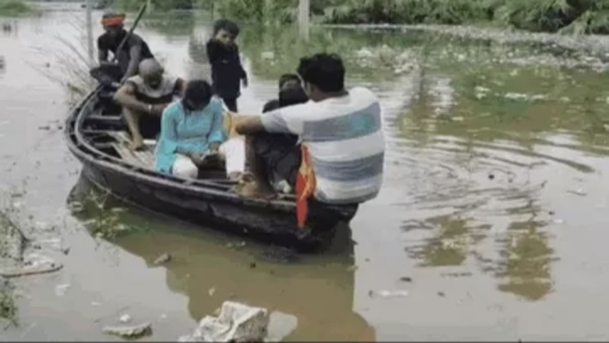 भागलपुर के दियारा में बाढ़ का कहर, 30 हजार की आबादी प्रभावित, घरों में घुसा पानी