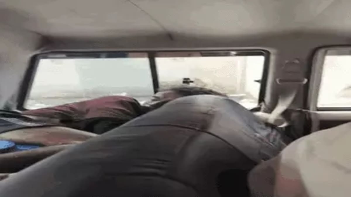 कोल्ड ड्रिंक की ठंडी बोतल न मिलने पर ग्राहक ने दुकानदार और उसके दोस्त को मारा चाकू, आरोपी गिरफ्तार