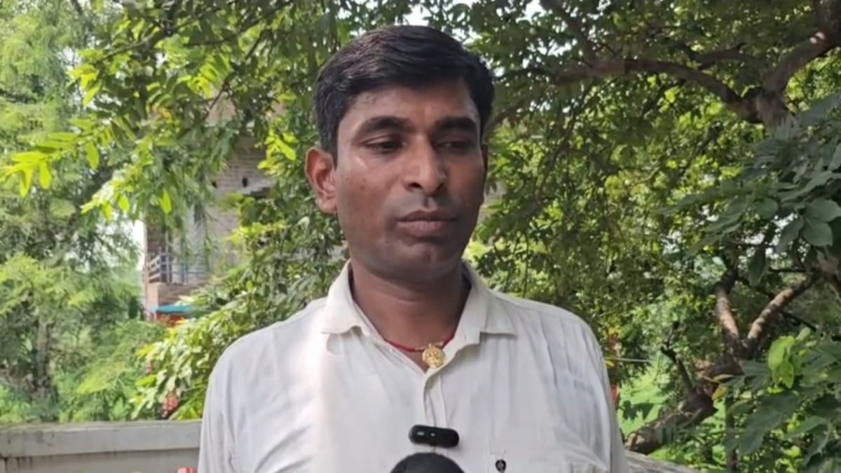 पुलिस में नौकरी मिलते ही बदली पत्नी की वफादारी, पति को छोड़कर प्रेमी संग फरार, मां ने भी SP से की शिकायत