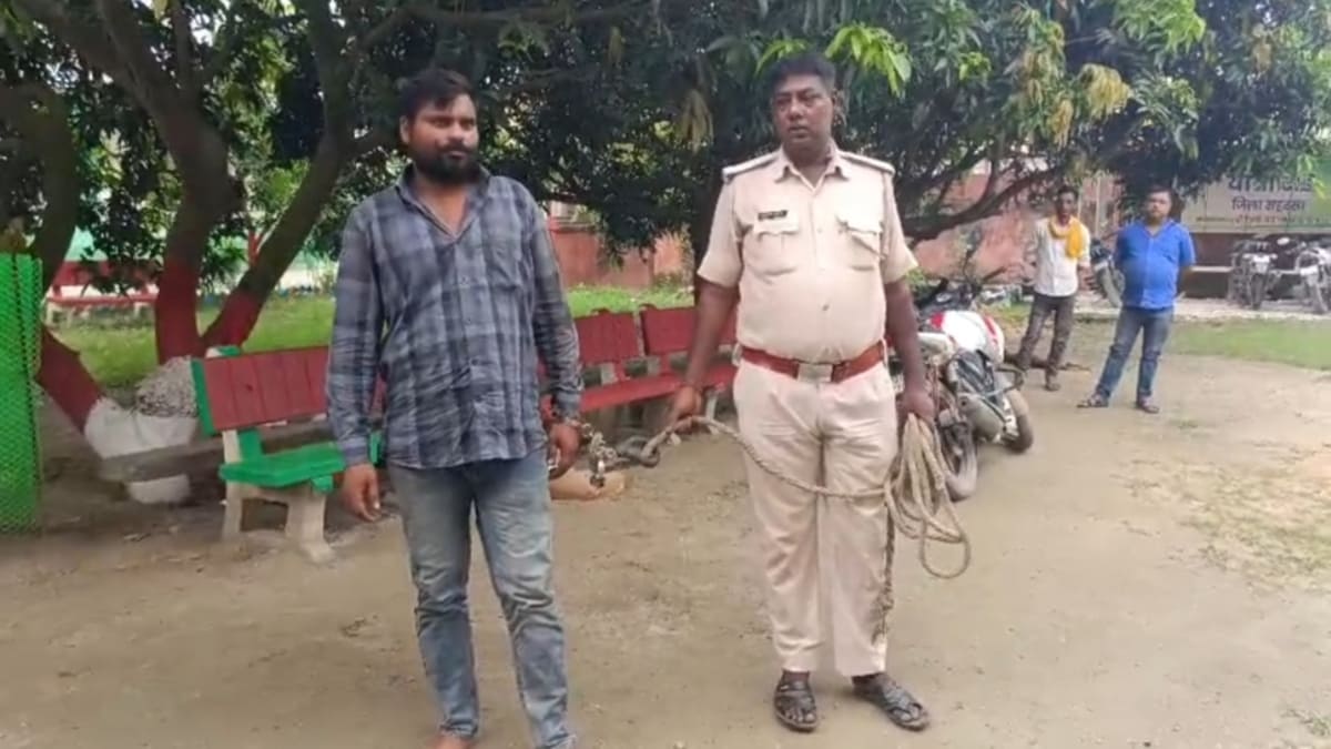 17 मामलों में फरार कुख्यात अपराधी गिरफ्तार, जानें कहां से पुलिस ने दबोचा