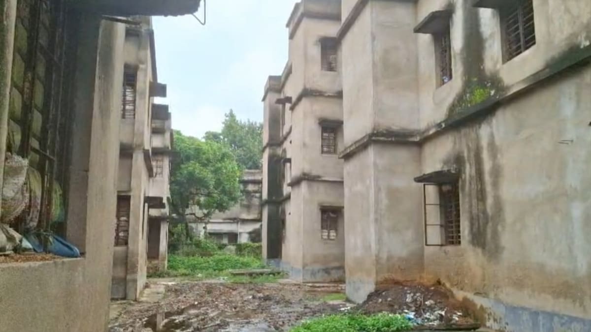 सासाराम सदर अस्पताल का हाल: करोड़ों की लागत से डॉक्टरों के लिए बना आवास बना मवेशियों का तबेला