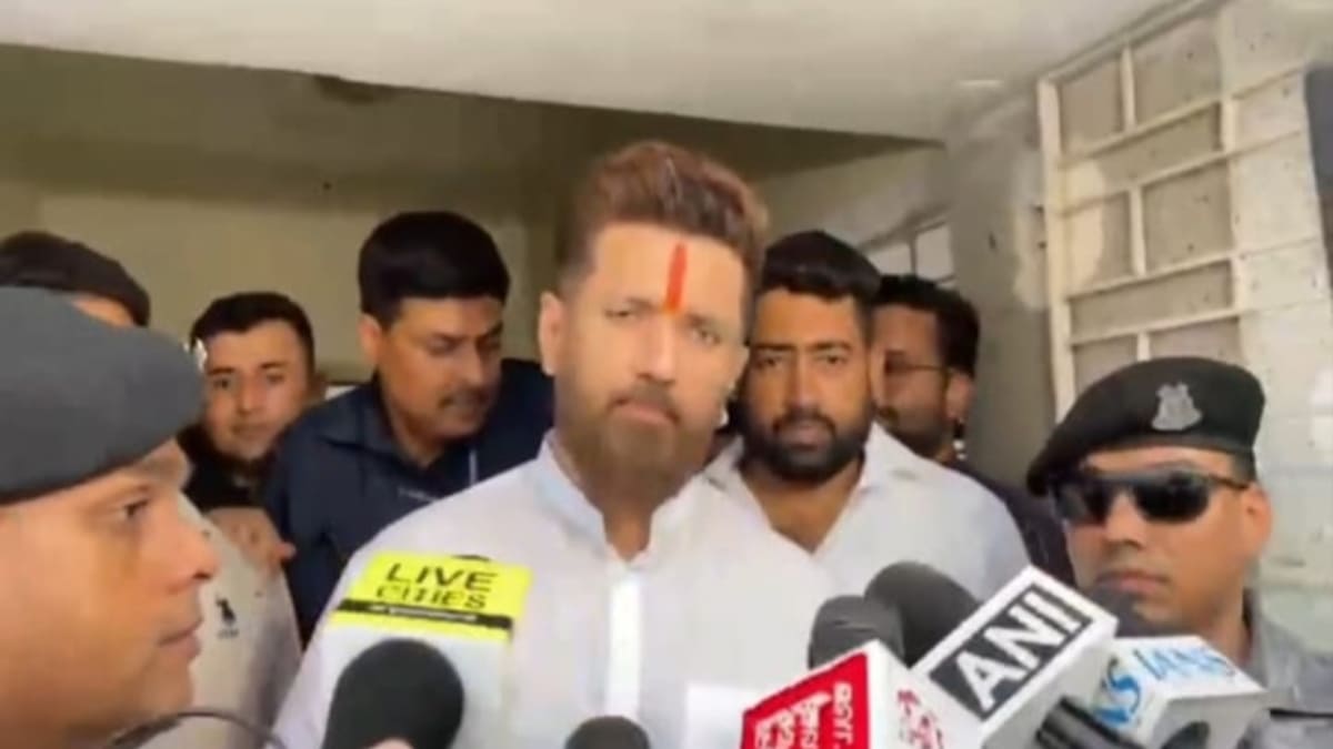 चिराग पासवान के तीखे तेवर, बोले- आरक्षण पर बयानबाजी बंद करें नेता, यह पिछड़ों का संवैधानिक अधिकार है!