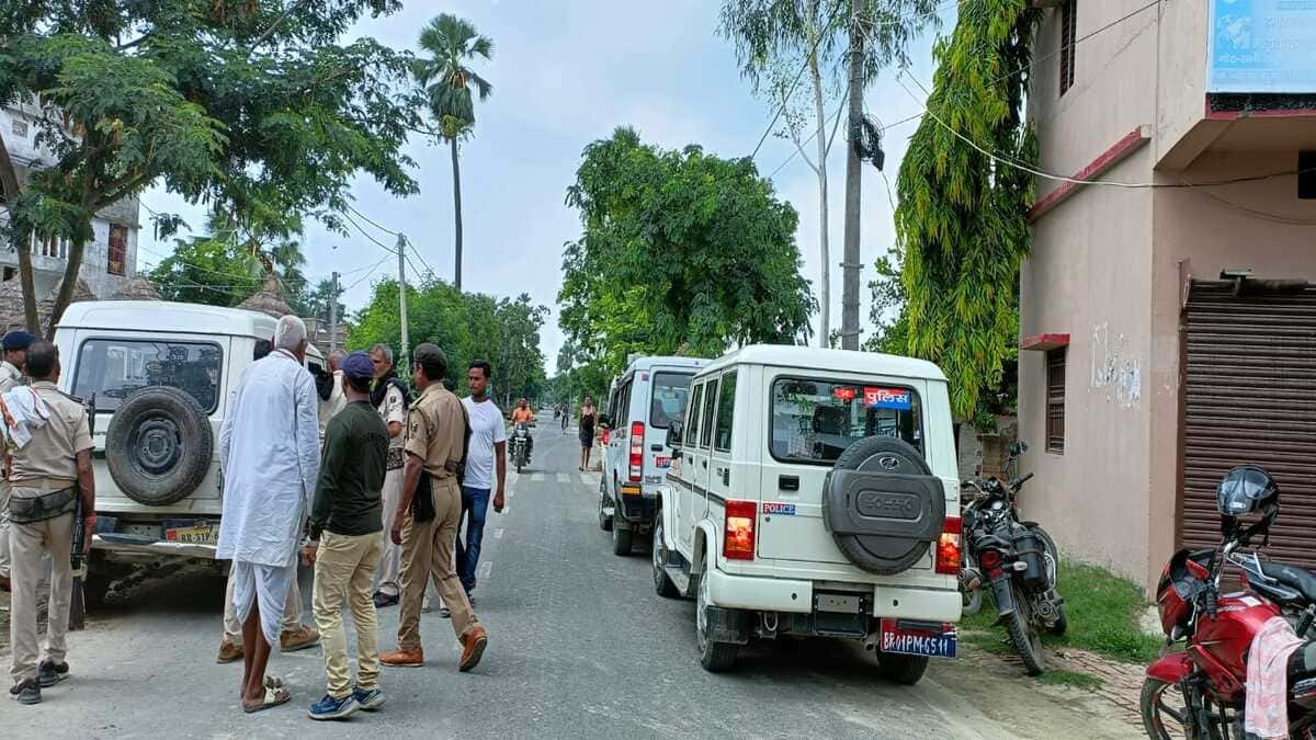 विवाद सुलझाने पहुंची पुलिस टीम पर हमला, महिला पुलिसकर्मी समेत 5 घायल