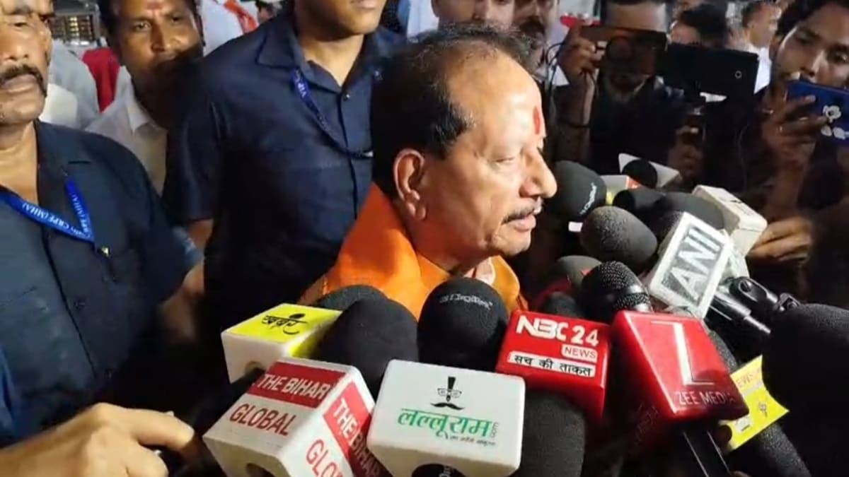 कोसी में बाढ़ और जहरीली शराब पर सरकार सख्त, कृषि मंत्री विजय कुमार सिन्हा बोले- दोषी बख्शे नहीं जाएंगे