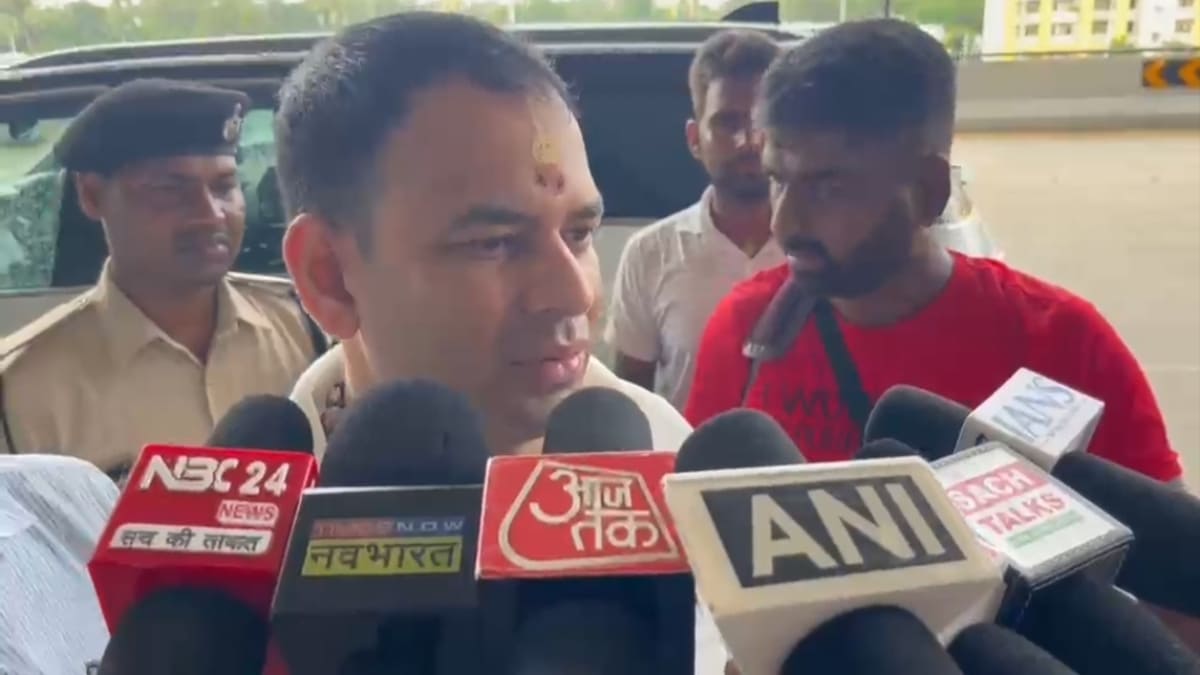 तेज प्रताप और मंत्री संजय सिंह के बीच छिड़ा सियासी संग्राम, 50 करोड़ के मानहानि नोटिस पर पलटवार