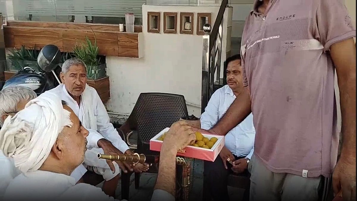 नीरज चोपड़ा की बड़ी कामयाबी: पदक मिलने के बाद दादा हुए भावुक