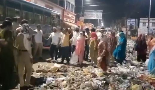 झज्जर में सफाई कर्मचारियों की हड़ताल तेज, रातभर चला विरोध; 70 से ज्यादा हिरासत में